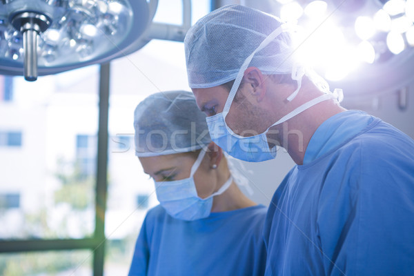 Foto stock: Feminino · masculino · cirurgião · máscara · cirúrgica · operação