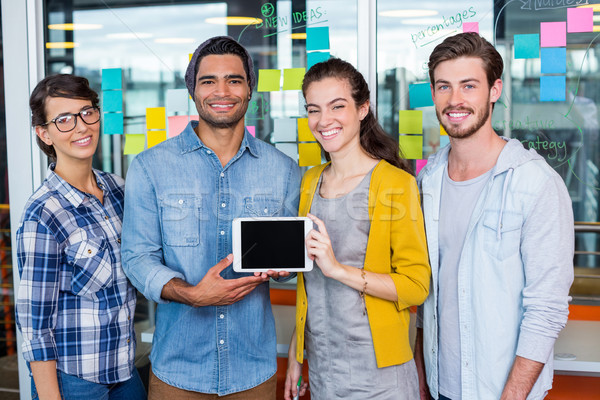 Glimlachend bespreken digitale tablet kantoor Stockfoto © wavebreak_media