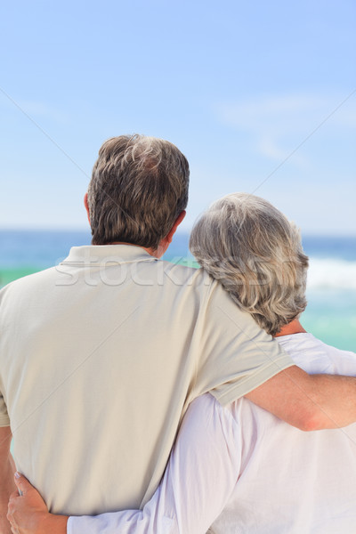 Pareja de ancianos mirando mar feliz caminando femenino Foto stock © wavebreak_media