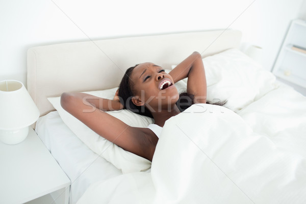 若い女性 ベッド 光 白 腕 ストックフォト © wavebreak_media