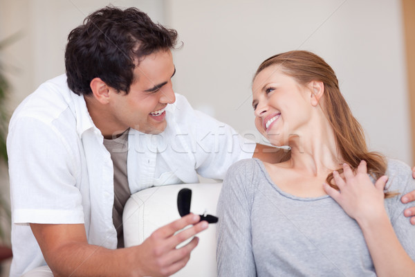 Glücklich lächelnd Paar engagiert home Ring Stock foto © wavebreak_media