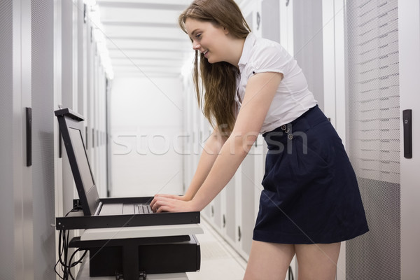 Stockfoto: Vrouw · onderhoud · servers · laptop · computer