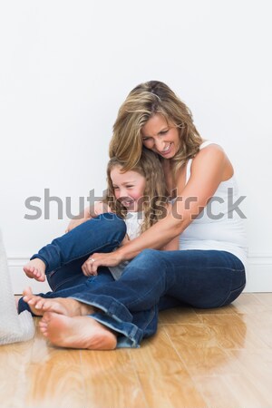 Lachend moeder dochter vloer vrouw Stockfoto © wavebreak_media