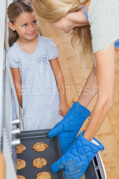 Mamă fiica cookie-uri bucătărie femeie Imagine de stoc © wavebreak_media