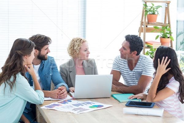 Collègues utilisant un ordinateur portable bureau groupe jeunes affaires [[stock_photo]] © wavebreak_media