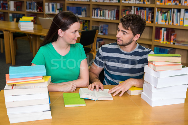 Estudiantes estudiar junto biblioteca Universidad escuela Foto stock © wavebreak_media