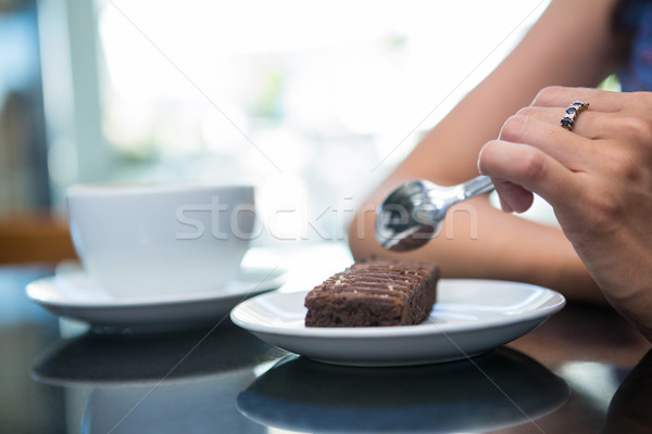 Frau Essen Schokolade Brownie Cafeteria Business Stock foto © wavebreak_media