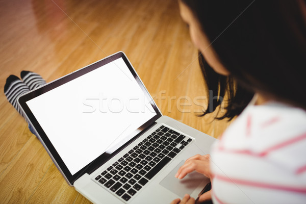 Nő laptopot használ keményfa padló otthon billentyűzet notebook Stock fotó © wavebreak_media