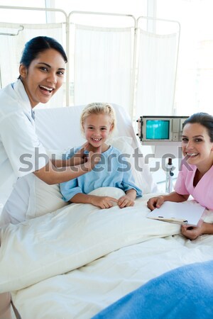 Orvos megbeszél röntgen beteg kórház kommunikáció Stock fotó © wavebreak_media