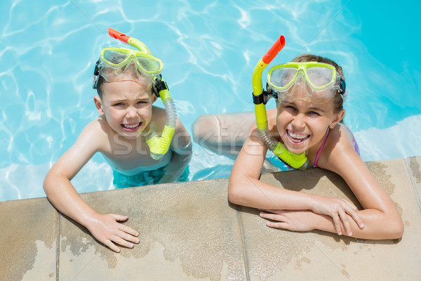 Lächelnd Junge Mädchen entspannenden Seite Schwimmbad Stock foto © wavebreak_media