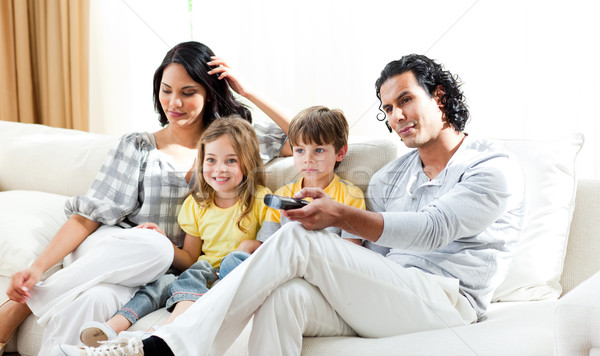 Mosolyog család néz tv nappali nő Stock fotó © wavebreak_media