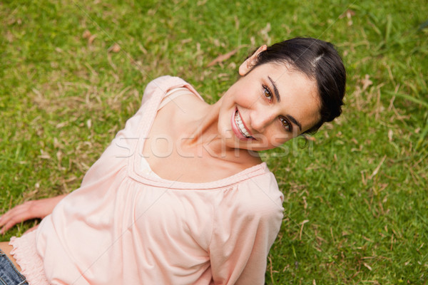 Nő mosolyog fej egy oldal hazugságok lefelé Stock fotó © wavebreak_media