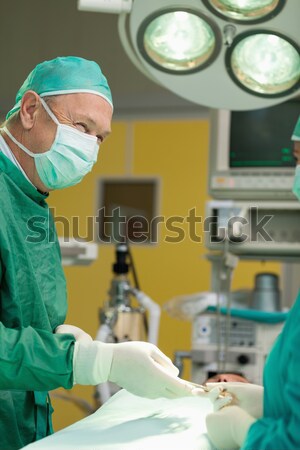 Chirurgo lavoro paziente chirurgico stanza monitor Foto d'archivio © wavebreak_media