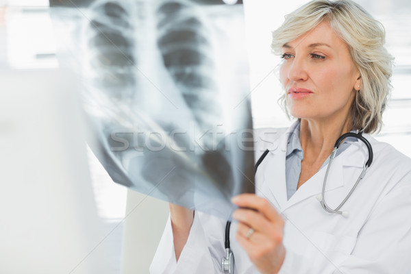 Foto stock: Grave · femenino · médico · examinar · Xray · médicos