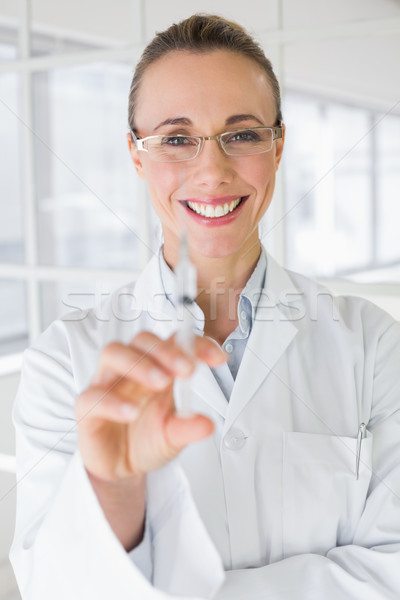 Femenino médico inyección hospital sonriendo Foto stock © wavebreak_media