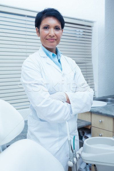 [[stock_photo]]: Portrait · souriant · Homme · dentiste · permanent