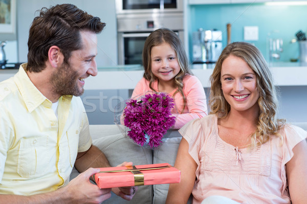 Père fille surprenant mère cadeau maison [[stock_photo]] © wavebreak_media