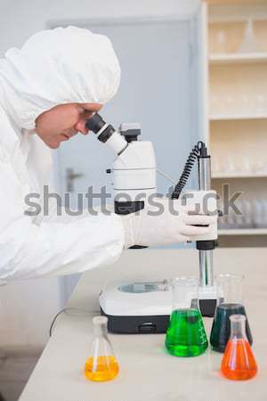 Om de ştiinţă esantion microscop laborator tehnologie Imagine de stoc © wavebreak_media