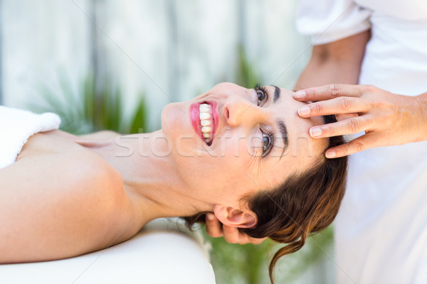 Brunette tête massage spa femme hôtel Photo stock © wavebreak_media