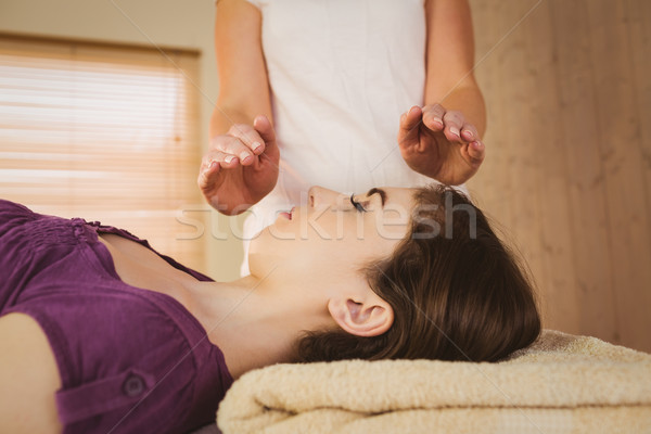 Młoda kobieta reiki leczenie terapii pokój kobieta Zdjęcia stock © wavebreak_media