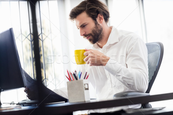 Geschäftsmann trinken Kaffee Computer Mann glücklich Stock foto © wavebreak_media