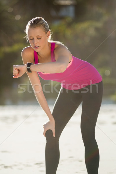 Mujer tiempo playa fitness Foto stock © wavebreak_media