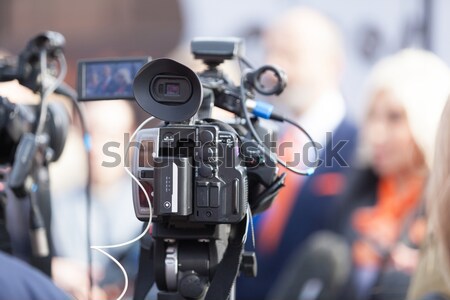 Cameră video eveniment microfon mass-media radiodifuzare Imagine de stoc © wellphoto