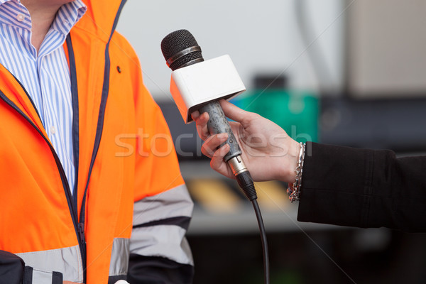 Mass-media interviu apăsaţi televiziune microfon radio Imagine de stoc © wellphoto