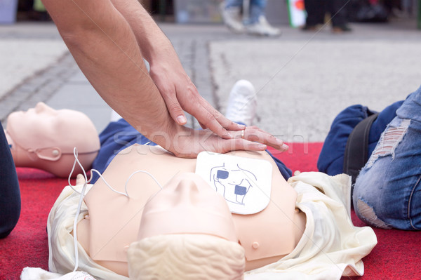 Erste-Hilfe- Ausbildung Massage Hand Herz Stock foto © wellphoto