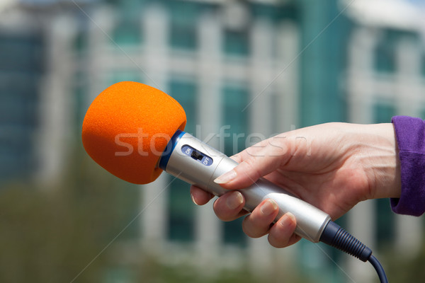 Micrófono los medios de comunicación entrevista enfoque borroso mano Foto stock © wellphoto