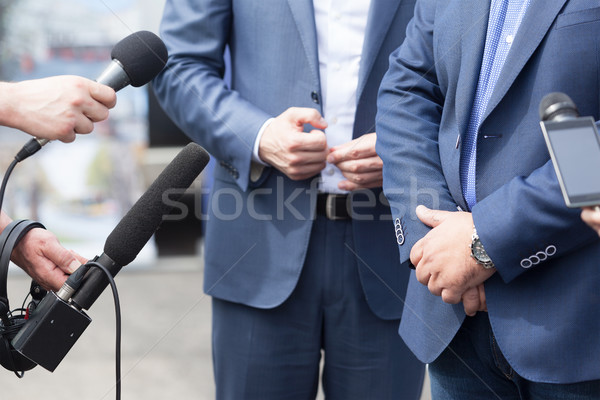 Mediów wywiad wiadomości biznesmen Zdjęcia stock © wellphoto