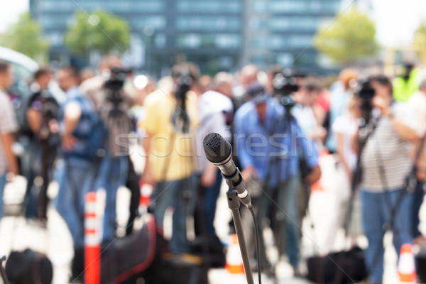 Stock foto: Pressekonferenz · News · Konferenz · Mikrofon · Schwerpunkt · verschwommen