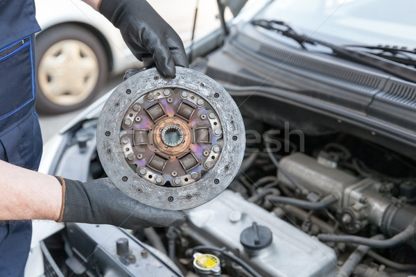 Sprzęgło dysku mechanik samochodowy pracy rękawice Zdjęcia stock © wellphoto