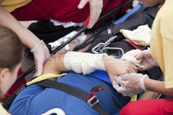 Eerste hulp opleiding behandeling gewond hand medische Stockfoto © wellphoto