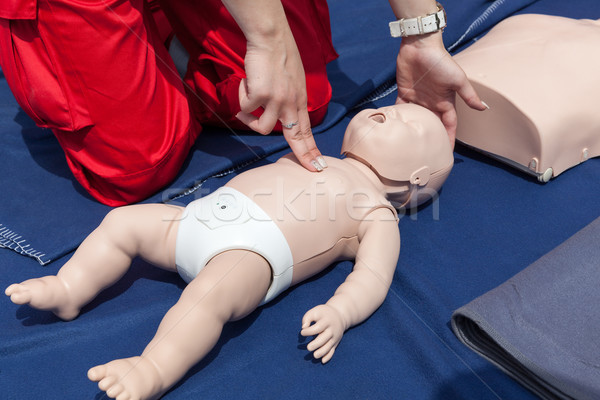 嬰兒 急救 訓練 手 按摩 商業照片 © wellphoto