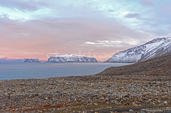 Amurg mare arctic insulă nori îndepărtat Imagine de stoc © wildnerdpix