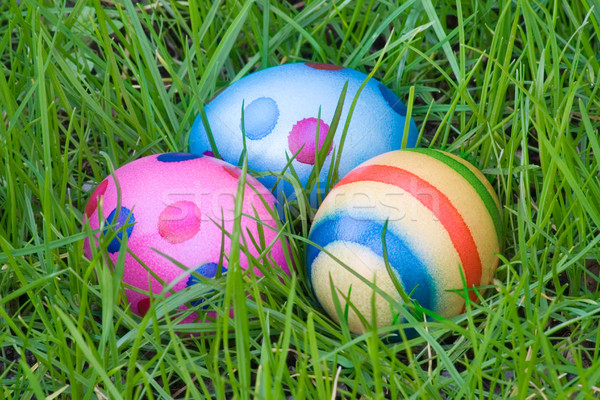 Stock fotó: Három · rejtett · húsvéti · tojások · színes · tojások · zöld · fű