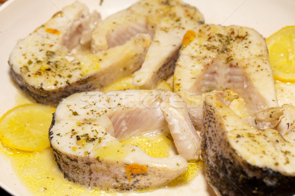 商业照片:鱼· 食品 · 背景 ·橙 / the fried fish on the frying