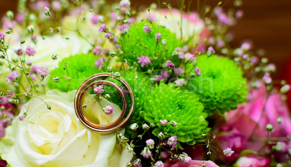 Anel de casamento flores pormenor casamento belo dia Foto stock © X-etra