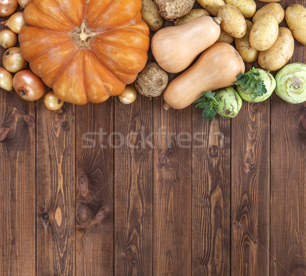 Foto d'archivio: Raccolto · tavolo · in · legno · top · view · autunno · zucca