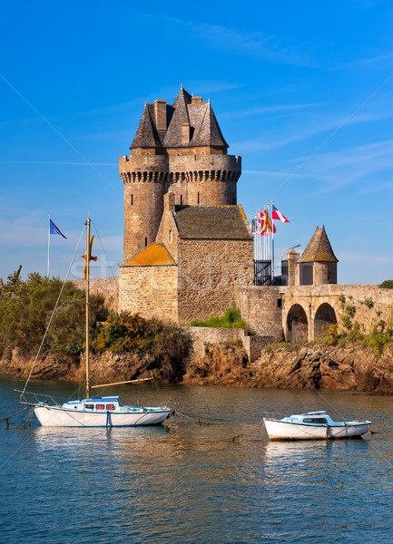 Turn tur medieval apă construcţie perete Imagine de stoc © Xantana