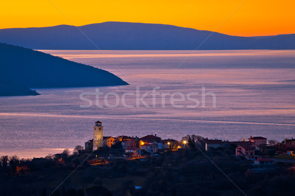 Sat orizont zori insulă vedere constructii Imagine de stoc © xbrchx