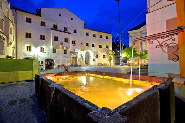 Stockfoto: Stad · hoofd- · vierkante · fontein · avond