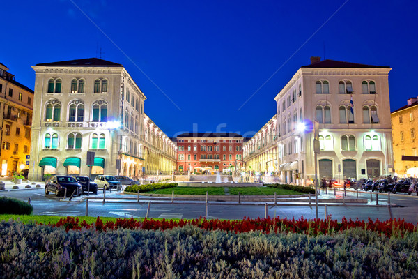 Foto d'archivio: Piazza · sera · view · città · luce · strada
