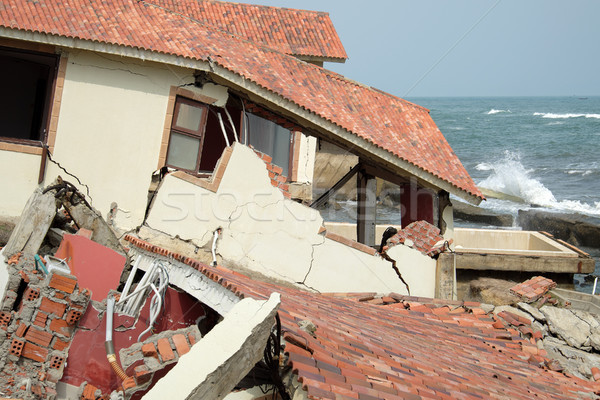 Erosão mudança climática quebrado edifício Vietnã beira-mar Foto stock © xuanhuongho