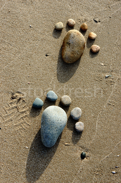 [[stock_photo]]: Pied · caillou · sable · art · plage · groupe