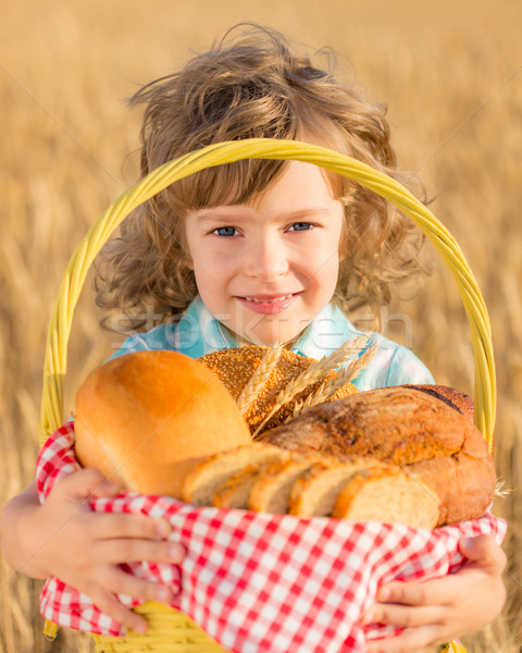 çocuk ekmek sepeti mutlu sepet ekmek Stok fotoğraf © Yaruta