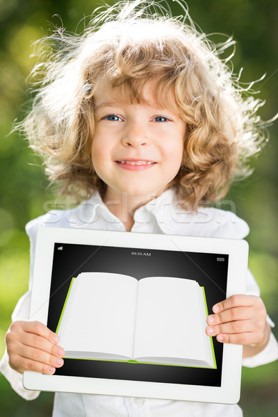Gyermek tart táblagép ekönyv boldog mosolyog Stock fotó © Yaruta