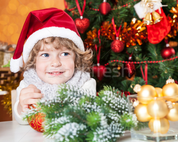 Stok fotoğraf: Mutlu · çocuk · şapka · dekore · edilmiş · noel · ağacı · kız
