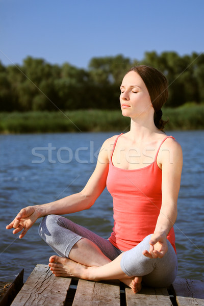 Kadın yoga açık havada atış polarize Stok fotoğraf © Yaruta